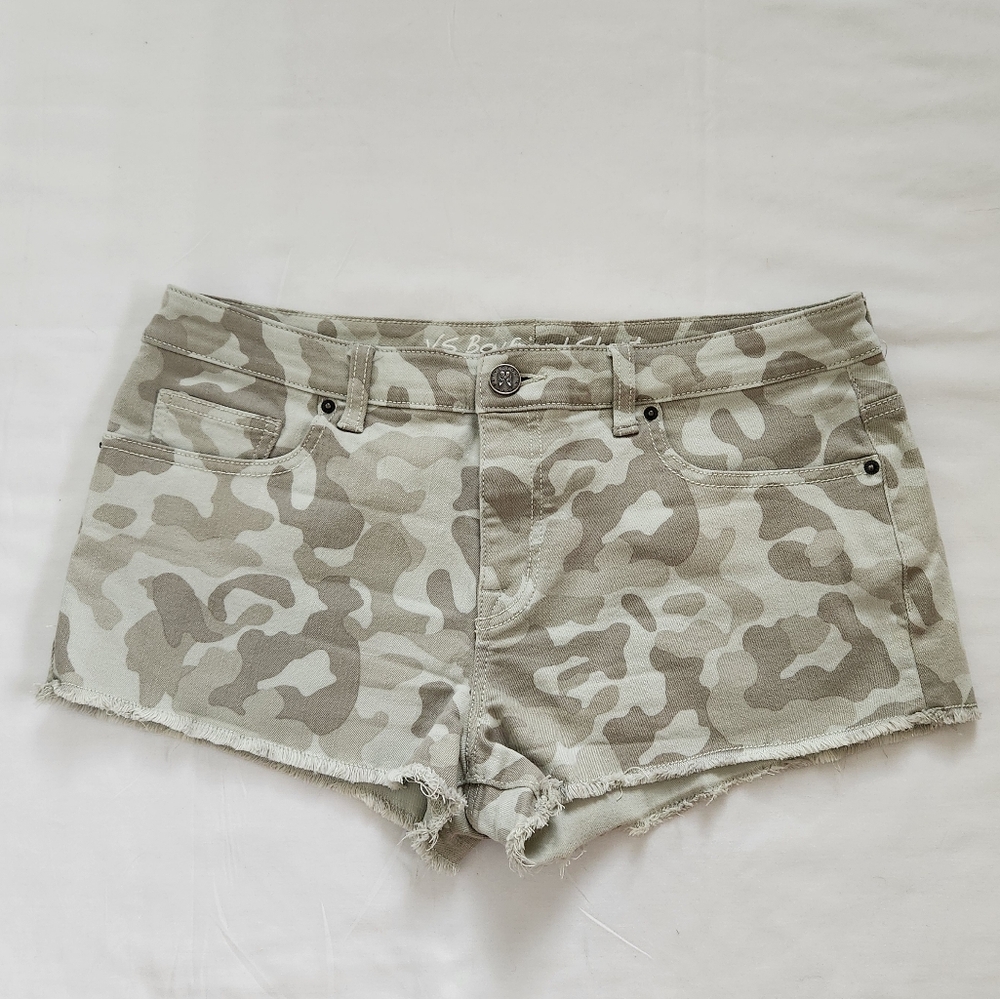 Victoria's Secret VS Boyfriend Shorts Camo Micro Short Frayed Edge Cut Off Sz. 8 - Picture 2 of 13